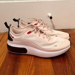 Light Pink Women’s Nike Air Max Dia